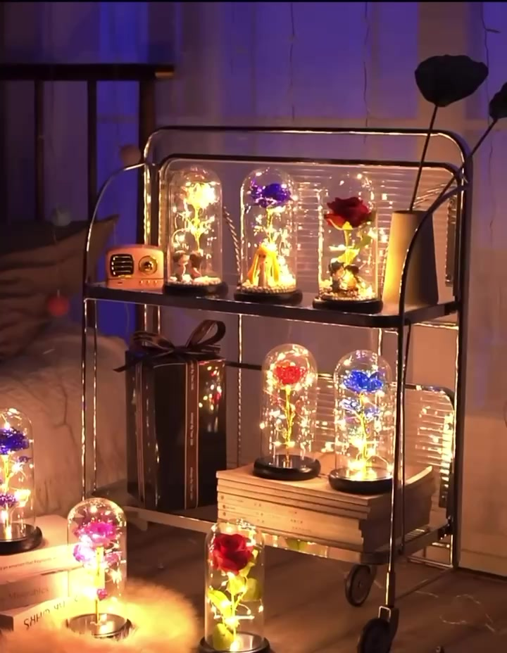 Rosa Encantada com Luz LED – Flor Eterna Decorativa em Cúpula de Acrílico